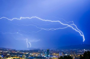 Schweizer Lichtblitz: Gewitter über Zürich