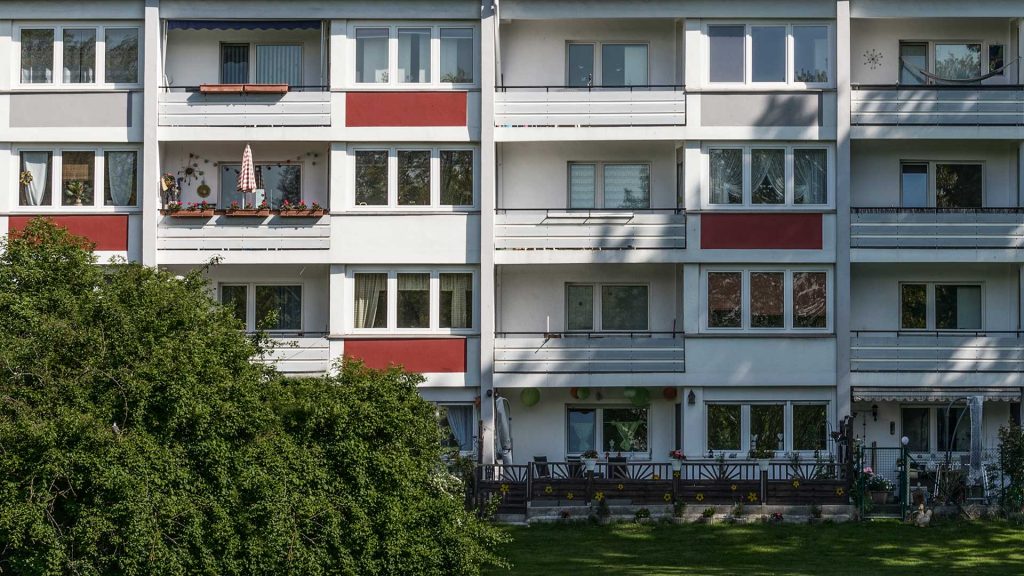 ADLER Real Estate erklärt Kontrollwechsel BondGuide