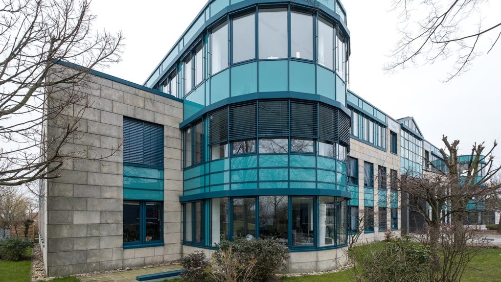 badhomburg11 BondGuide