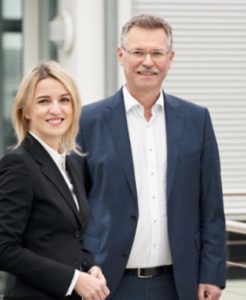 Dr. Märtz mit seiner möglicherweise designierten Nachfolgerin Julia Graeber, VEDES AG